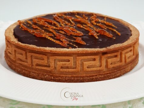 crostata moderna con mou salto e ganache al cioccolato