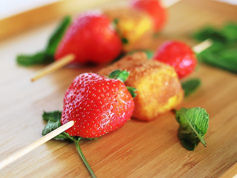 spiedini di crema pasticcera fritta e fragole